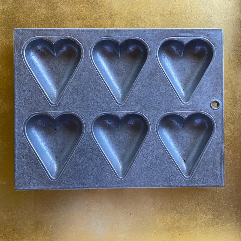Wilton Columbia USA Pewter‎ Heart Mold Valentines Baking Pan